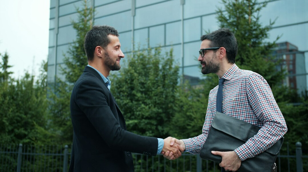 business handshake agreement
